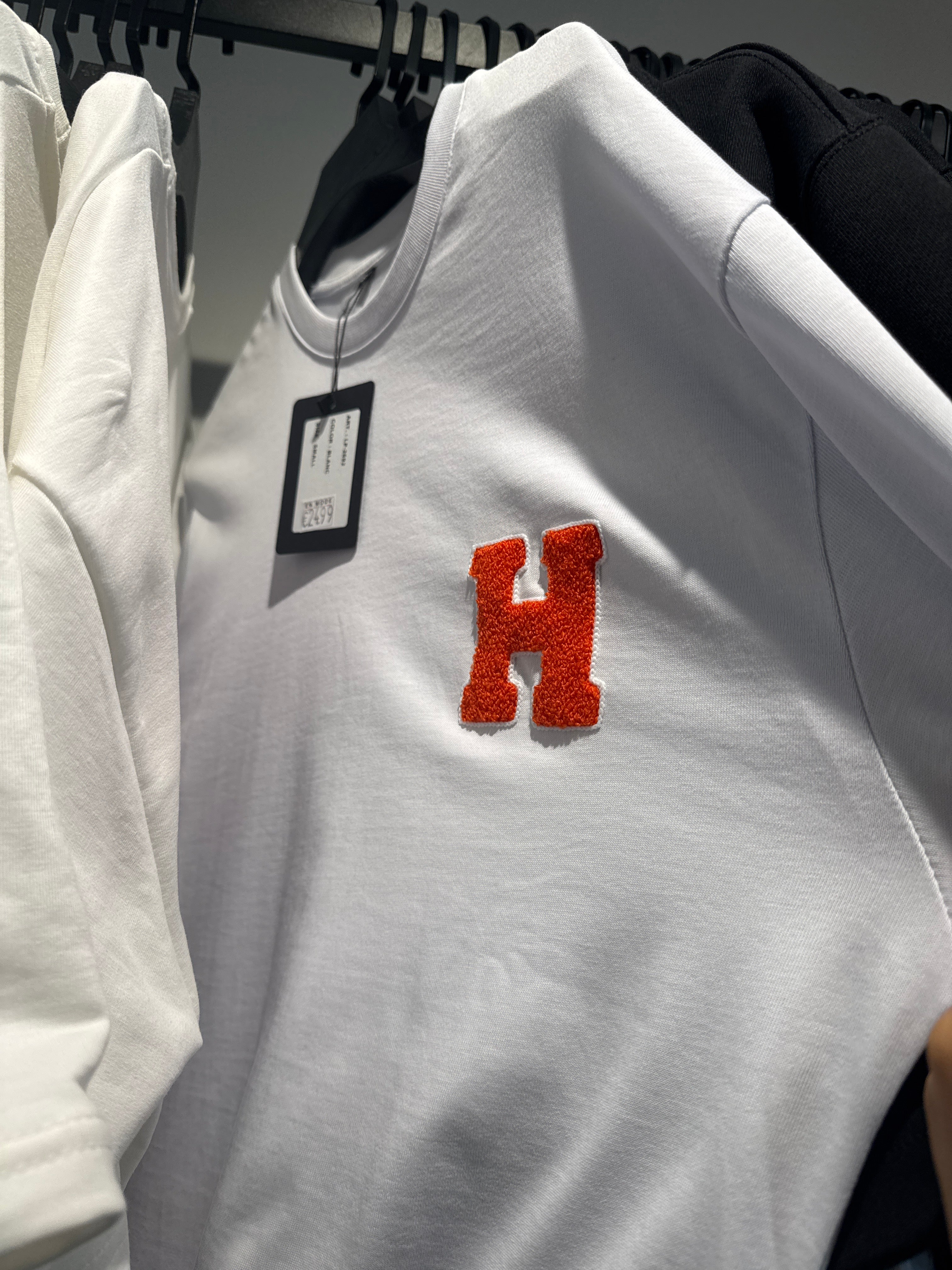T shirt H