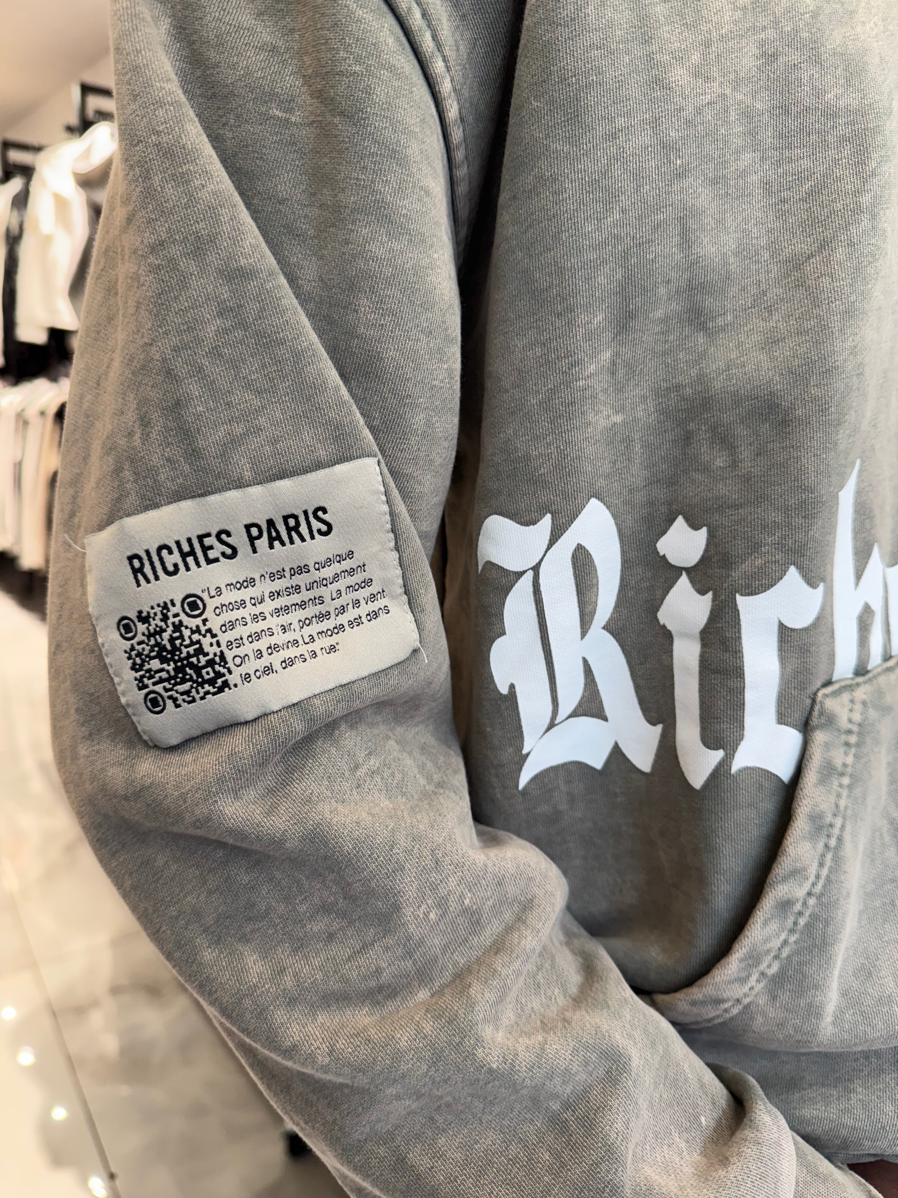 Sweat Riches Paris Motif