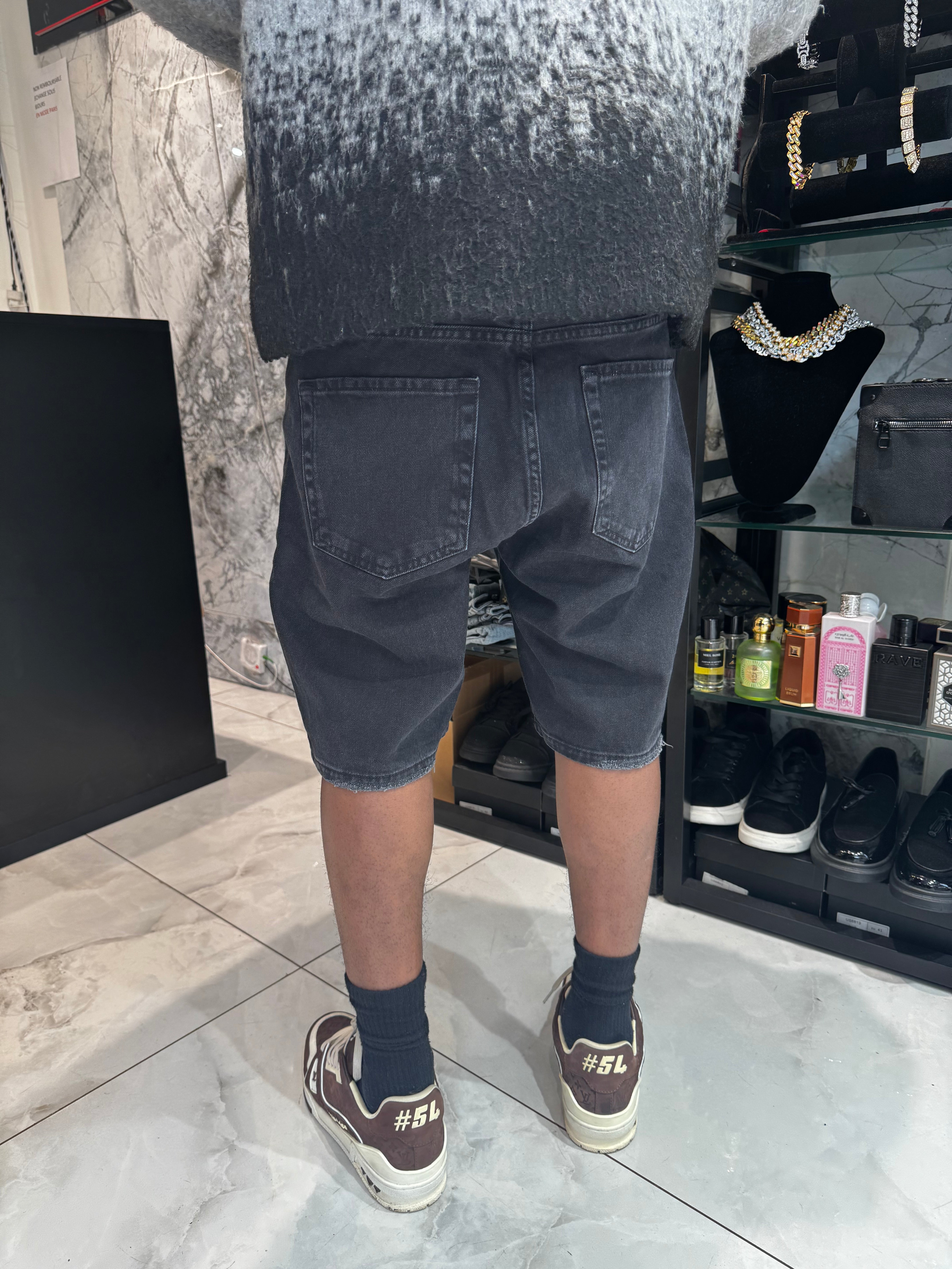 Short 2Y Noir