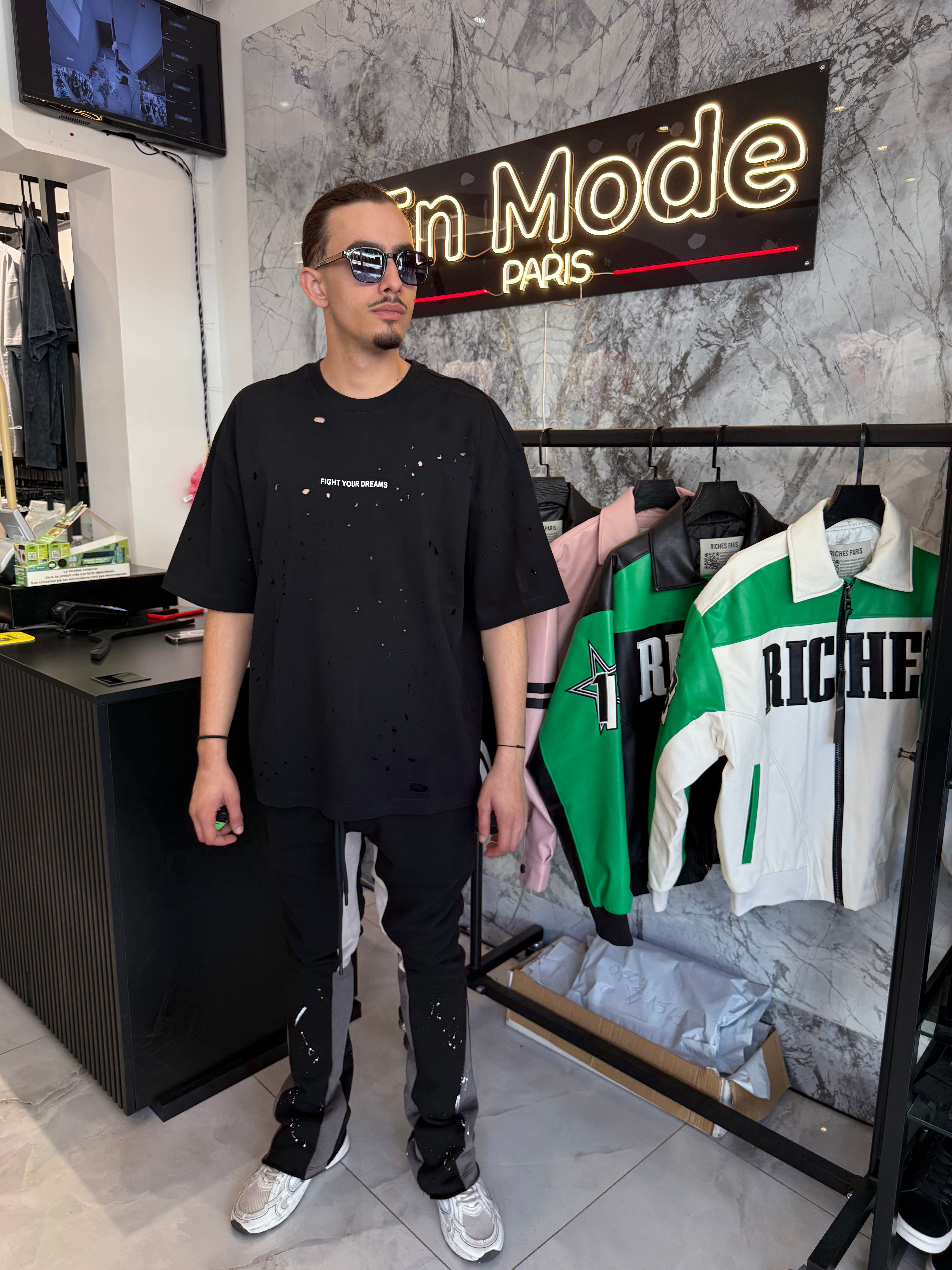 Outfit Jogging + T shirt Trou