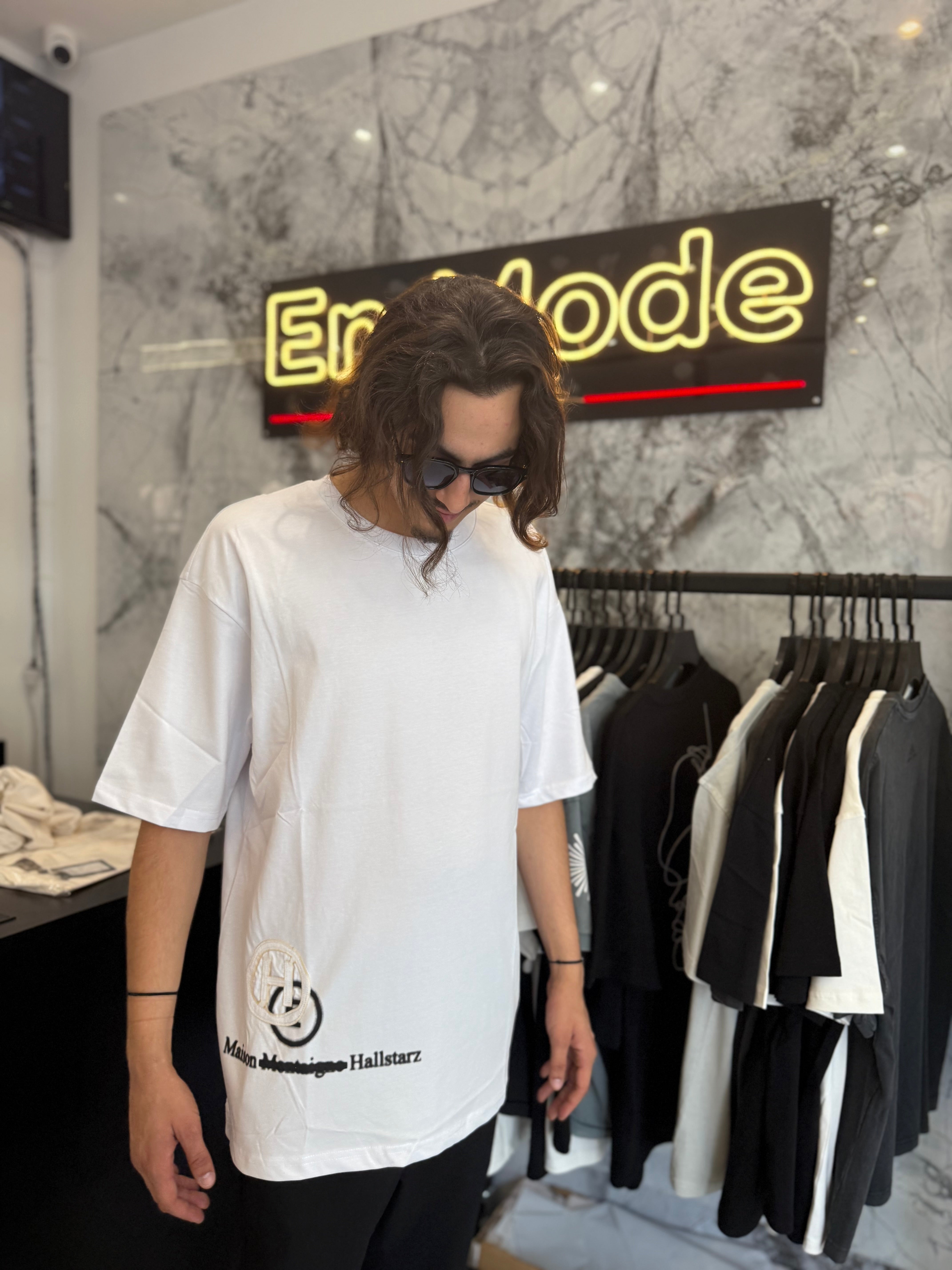 T shirt Number white