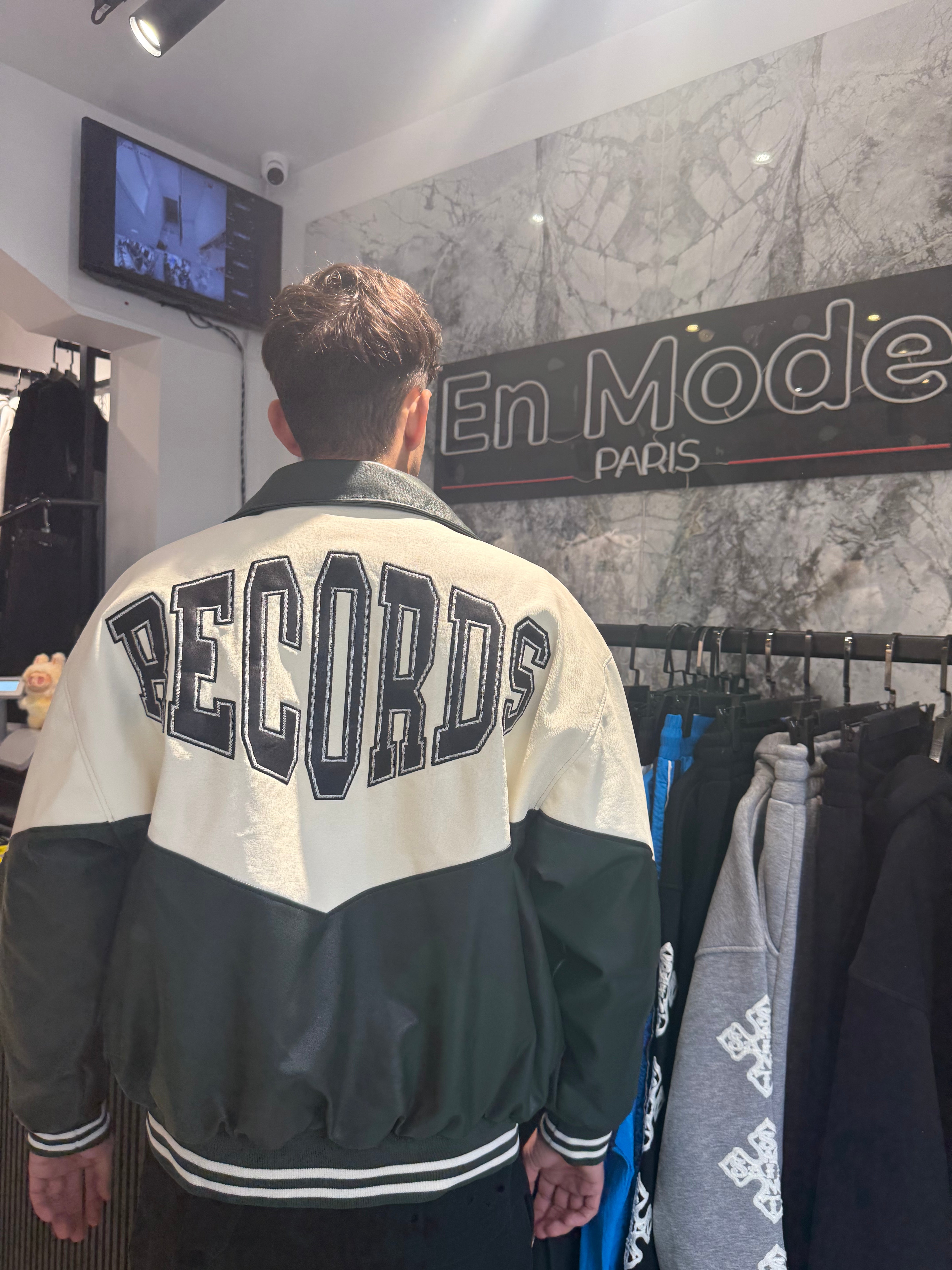 Bombers Record Riches Paris